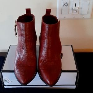 Bella Vista wide width ankle boots size 6W